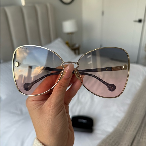 Salvatore Ferragamo Sunglasses 😎 They are in great condition ✨🕶️ - Picture 5 of 7